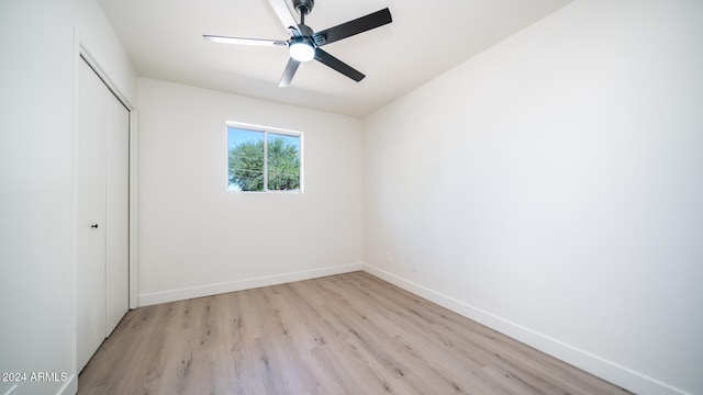 unfurnished room with light hardwood / wood-style floors and ceiling fan