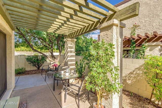 view of patio featuring a pergola