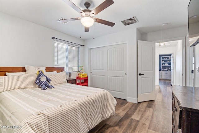 bedroom featuring ceiling fan, hardwood / wood-style floors, and a closet