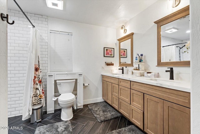 bathroom with a shower with curtain, vanity, and toilet