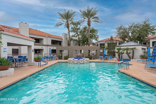 11375 E Sahuaro Dr Unit 2033, Scottsdale, AZ 85259 - community pool with a patio area