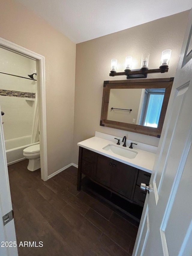 1825 W Ray Rd Unit 2082, Chandler, AZ 85224 - bathroom with vanity, wood finished floors, and tub / shower combination