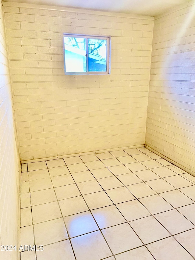 5522 E Colby St, Mesa, AZ 85205 - unfurnished room featuring light tile patterned floors