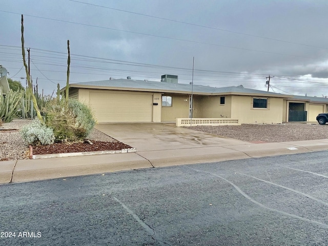 5522 E Colby St, Mesa, AZ 85205 - view of front facade featuring an attached garage and concrete driveway