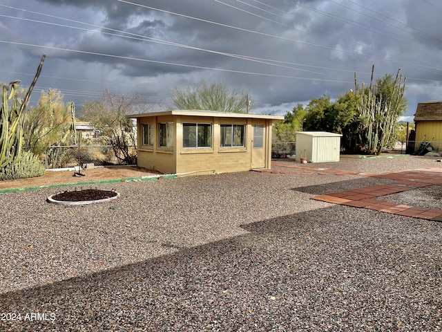 5522 E Colby St, Mesa, AZ 85205 - view of side of property with a storage unit