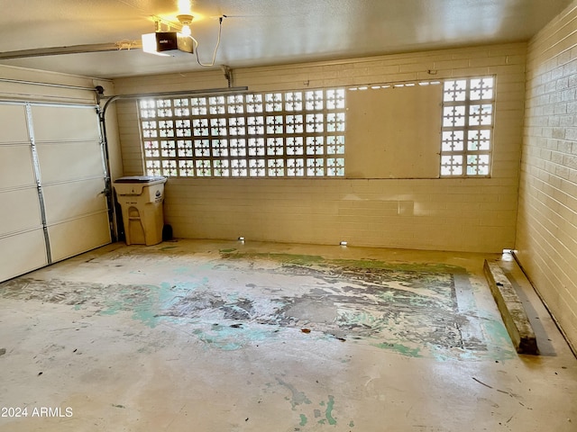 5522 E Colby St, Mesa, AZ 85205 - garage featuring a garage door opener