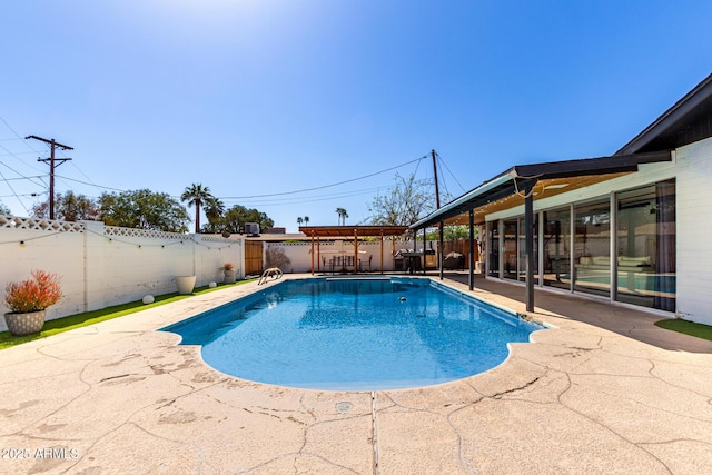 7811 N 32nd Ave, Phoenix, AZ 85051 - view of pool with a patio, a fenced backyard, and a fenced in pool