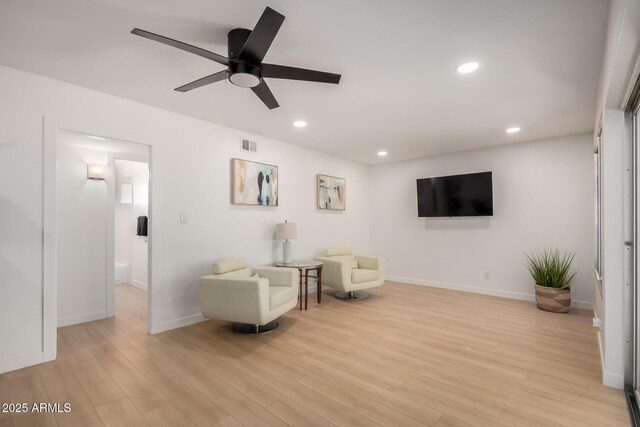 7811 N 32nd Ave, Phoenix, AZ 85051 - sitting room with recessed lighting, visible vents, light wood-style flooring, and a ceiling fan