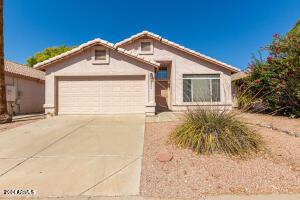 ranch-style house featuring a garage