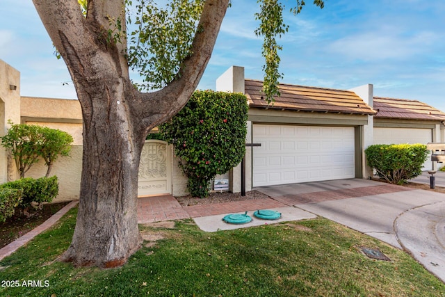 106 E Echo Ln, Phoenix, AZ 85020 - view of front facade with driveway, stucco siding, and an attached garage