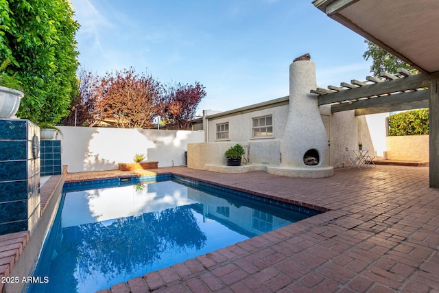 106 E Echo Ln, Phoenix, AZ 85020 - view of pool with a fenced backyard, a patio area, and a fenced in pool