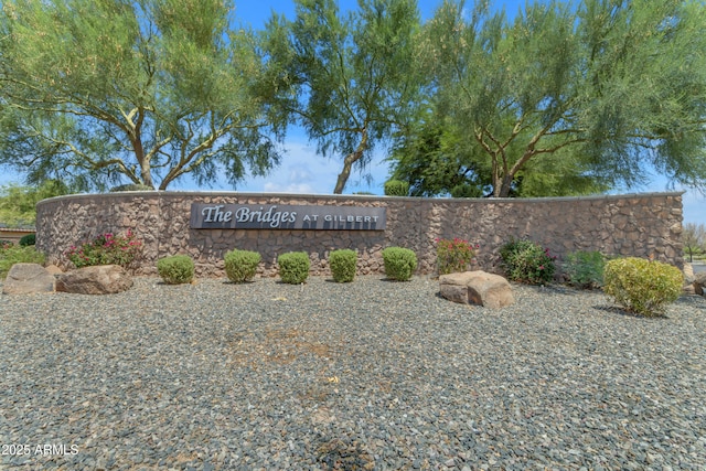 view of community / neighborhood sign