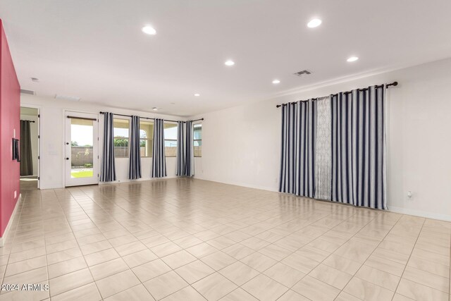 spare room featuring light tile patterned flooring