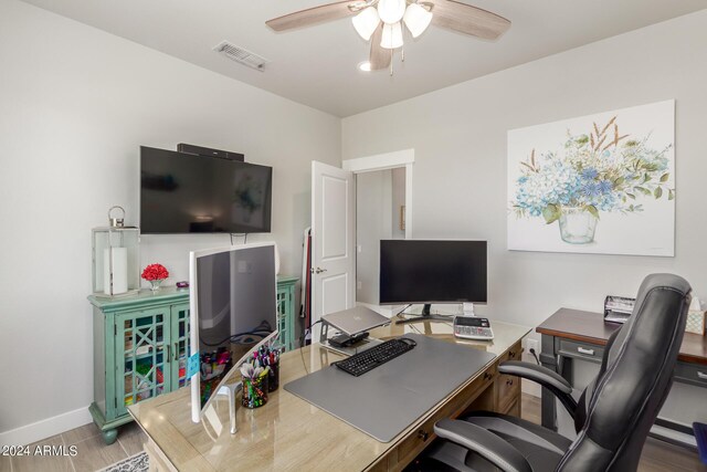 office area with light hardwood / wood-style flooring and ceiling fan