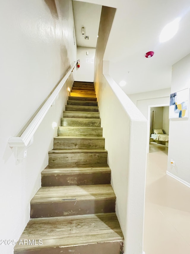 7136 N 73rd Dr, Glendale, AZ 85303 - view of stairway