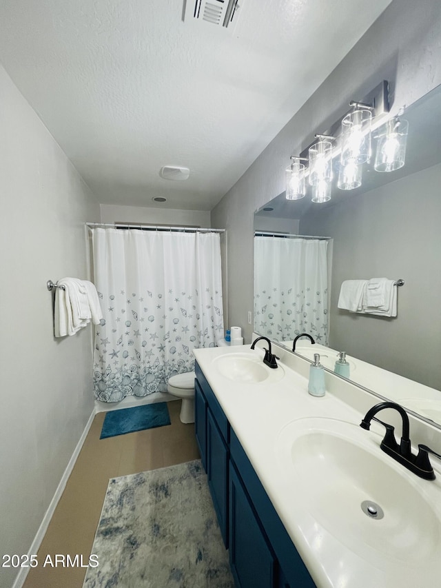 7136 N 73rd Dr, Glendale, AZ 85303 - bathroom featuring toilet, a shower with curtain, a sink, and visible vents