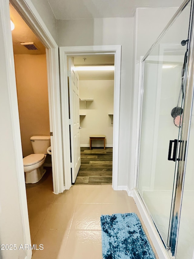7136 N 73rd Dr, Glendale, AZ 85303 - full bath with toilet, visible vents, tile patterned floors, and a stall shower