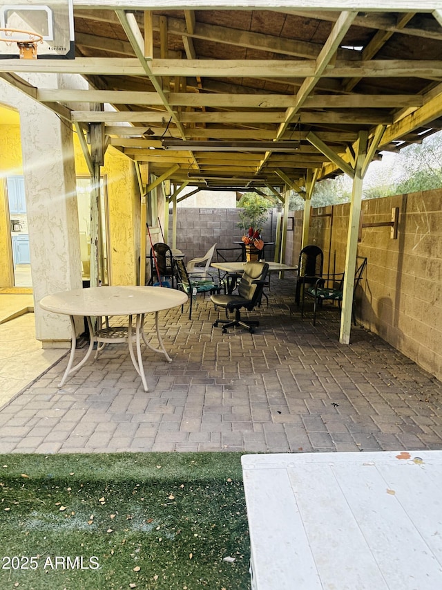 7136 N 73rd Dr, Glendale, AZ 85303 - view of patio featuring outdoor dining space and a fenced backyard