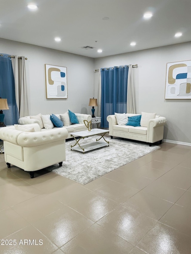 7136 N 73rd Dr, Glendale, AZ 85303 - living room featuring visible vents and recessed lighting