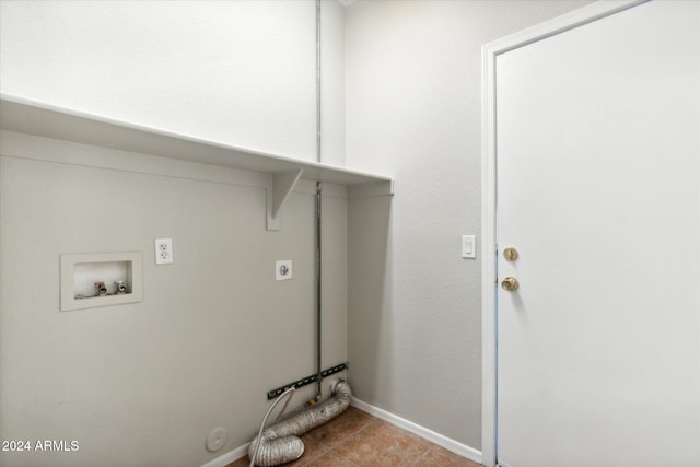 laundry area featuring hookup for a washing machine, hookup for a gas dryer, electric dryer hookup, and light tile patterned flooring