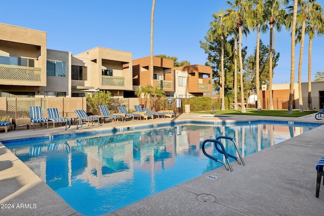 view of swimming pool