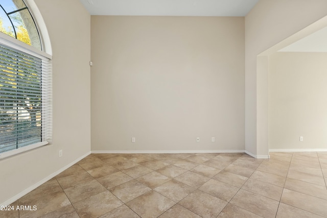 empty room featuring light tile patterned floors