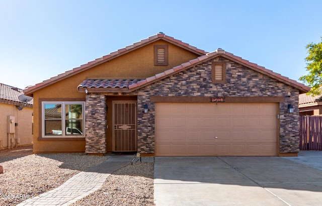 view of front facade featuring a garage