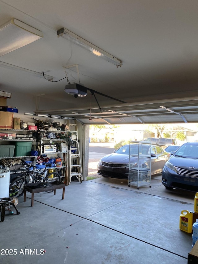 10006 N 7th Pl, Phoenix, AZ 85020 - garage with a garage door opener
