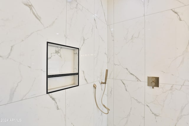 details featuring a tile shower