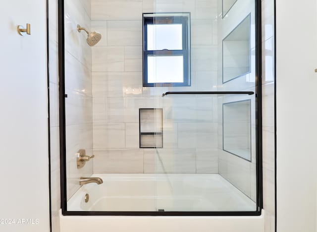 bathroom with combined bath / shower with glass door