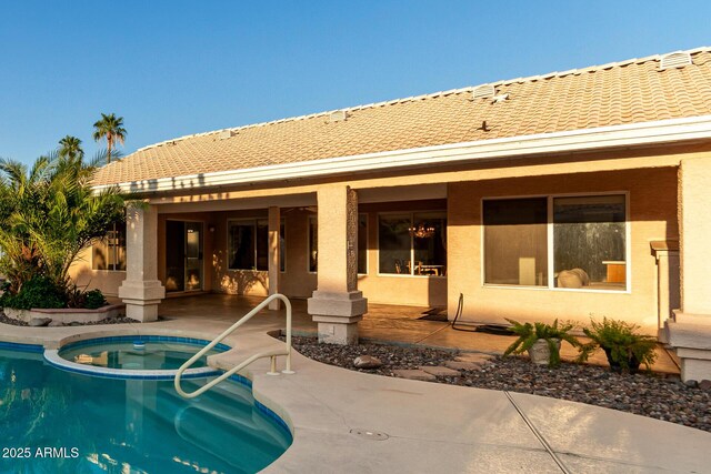 462 N Bedford Ct, Chandler, AZ 85225 - view of swimming pool featuring a patio area and a pool with connected hot tub