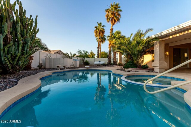 462 N Bedford Ct, Chandler, AZ 85225 - view of swimming pool featuring a fenced backyard and a pool with connected hot tub