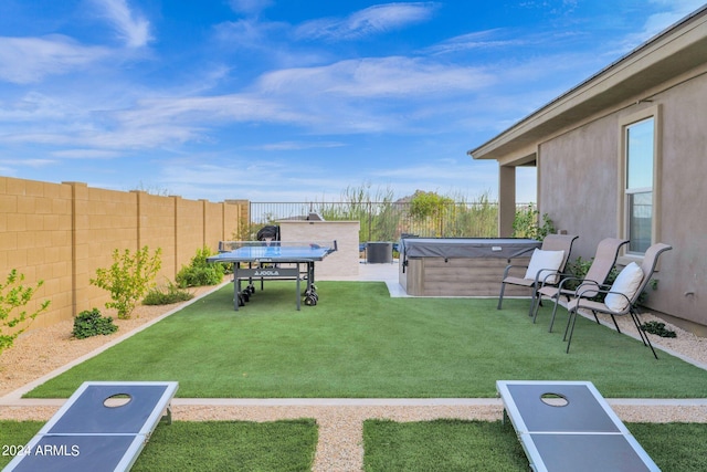 view of yard featuring a hot tub