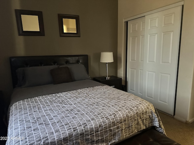 bedroom featuring carpet and a closet