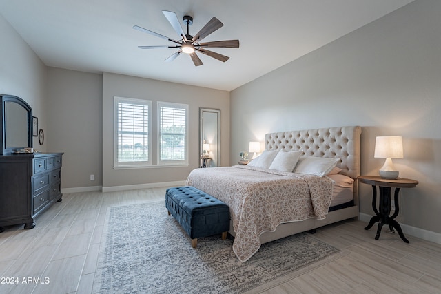 bedroom with ceiling fan