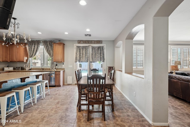dining area with visible vents, arched walkways, baseboards, a chandelier, and recessed lighting