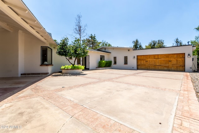 view of front of house featuring a garage