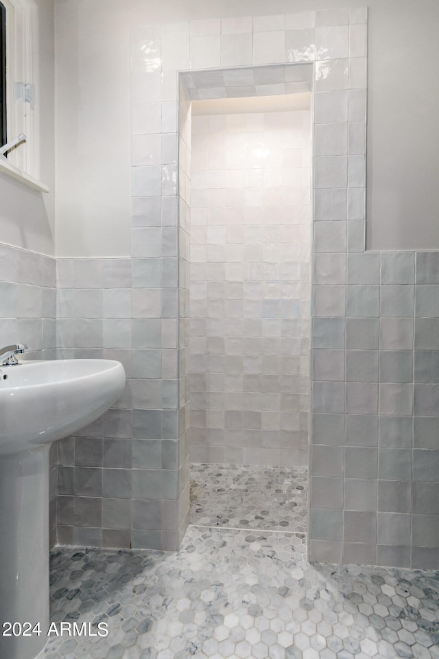 bathroom featuring tile walls, tile patterned flooring, and walk in shower