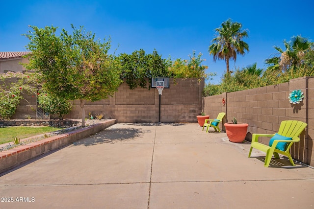 818 E Hiddenview Dr, Phoenix, AZ 85048 - fenced backyard featuring a patio area