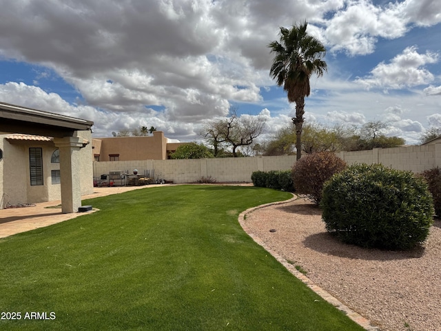 2077 N Lake Shore Dr, Casa Grande, AZ 85122 - view of yard featuring a fenced backyard and a patio area