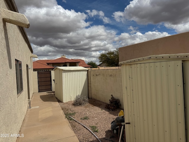 2077 N Lake Shore Dr, Casa Grande, AZ 85122 - view of yard featuring a shed, an outdoor structure, and fence