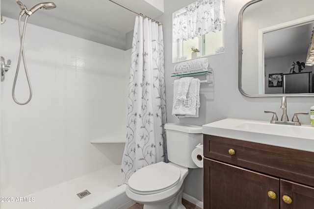 701 N 55th Pl, Mesa, AZ 85205 - bathroom featuring toilet, a tile shower, and vanity