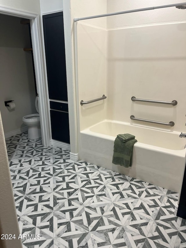 bathroom featuring toilet and bathing tub / shower combination