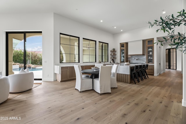 dining area featuring recessed lighting, light wood-style floors, and baseboards