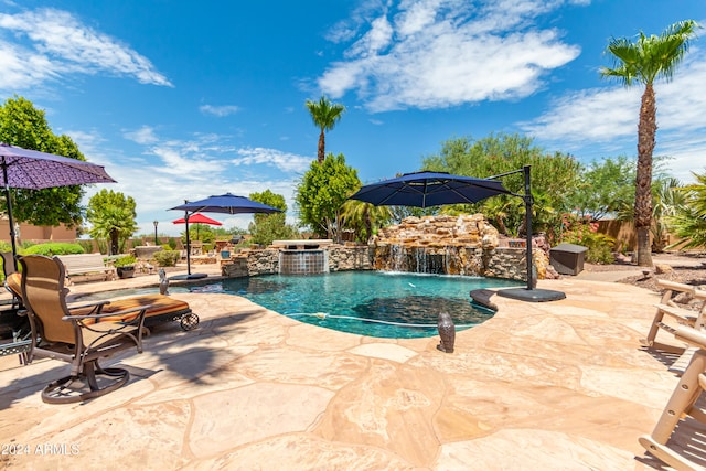 view of swimming pool featuring a patio and pool water feature