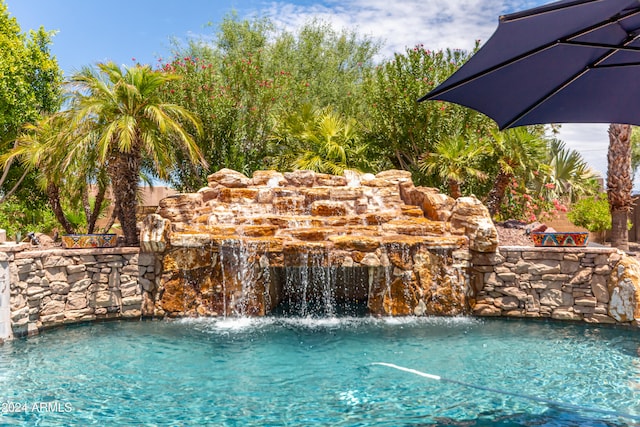 view of pool with pool water feature