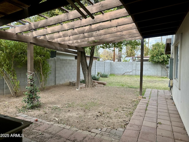 view of yard featuring a pergola