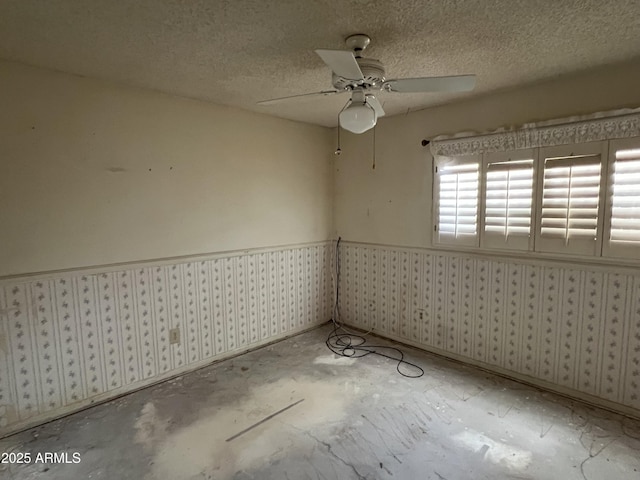 8063 N 31st Ln, Phoenix, AZ 85051 - unfurnished room featuring a ceiling fan and a textured ceiling