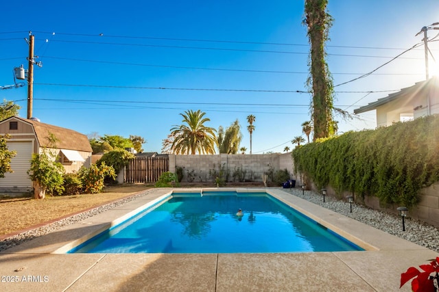 view of swimming pool