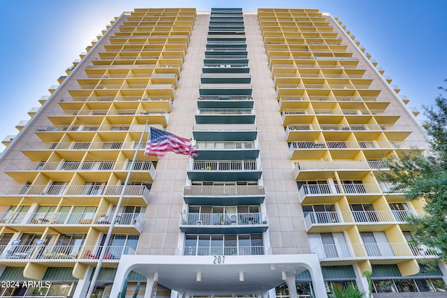 207 W Clarendon Ave Unit 20B, Phoenix, AZ 85013 - view of building exterior